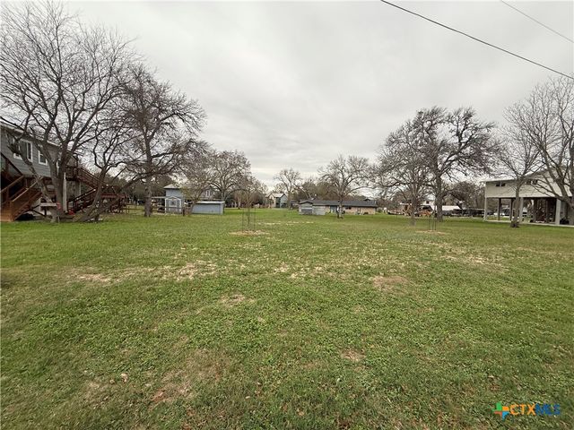 110 Lake Forrest Drive, Seguin, TX 78155