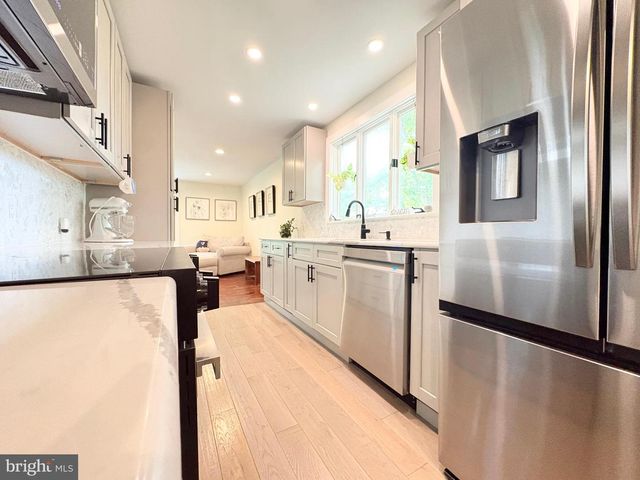 1323 SWOPE DRIVE, Boiling Springs, PA 17007