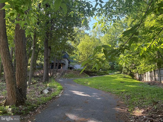 1323 SWOPE DRIVE, Boiling Springs, PA 17007