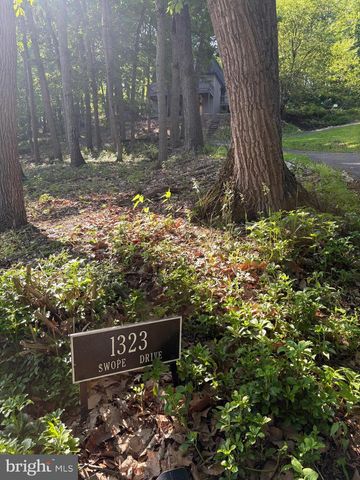 1323 SWOPE DRIVE, Boiling Springs, PA 17007