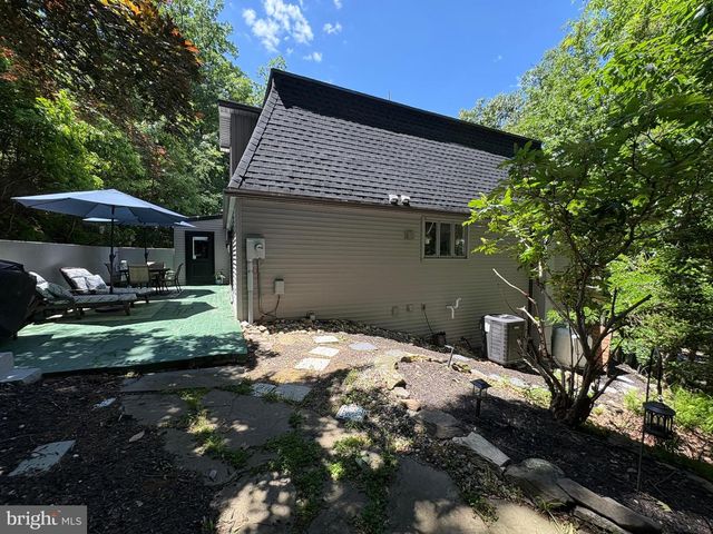 1323 SWOPE DRIVE, Boiling Springs, PA 17007