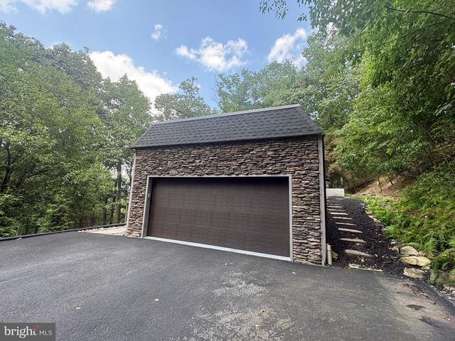 1323 SWOPE DRIVE, Boiling Springs, PA 17007