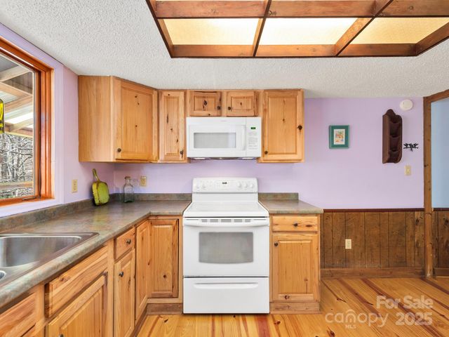 70 Fox Run, Hot Springs, NC 28743