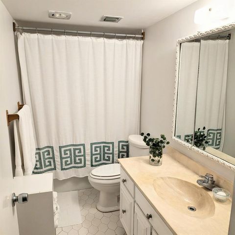 2425 Presidential Way 1905, West Palm Beach, FL 33401