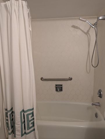 2425 Presidential Way 1905, West Palm Beach, FL 33401