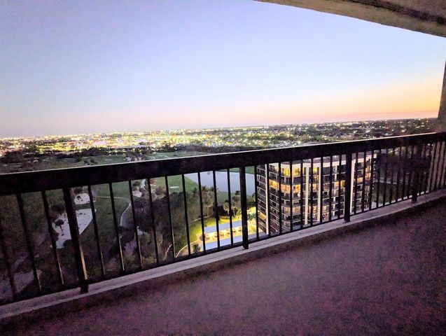 2425 Presidential Way 1905, West Palm Beach, FL 33401