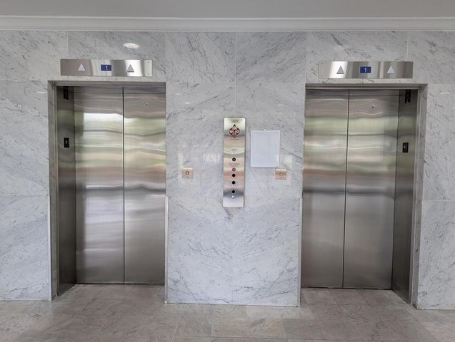 2425 Presidential Way 1905, West Palm Beach, FL 33401