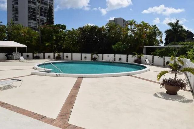 2425 Presidential Way 1905, West Palm Beach, FL 33401