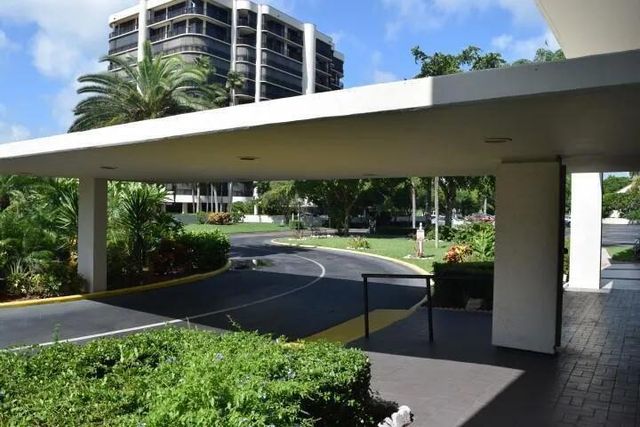 2425 Presidential Way 1905, West Palm Beach, FL 33401