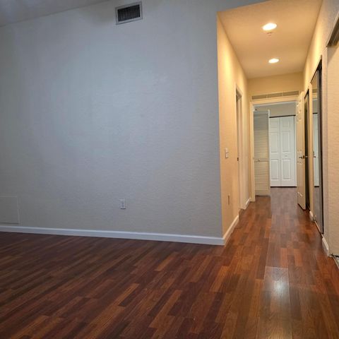 1640 Presidential Way, West Palm Beach, FL 33401