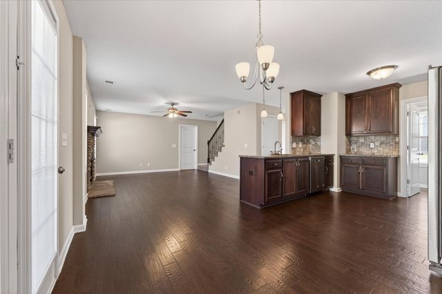 1193 Gentry Dr, Clarksville, TN 37043