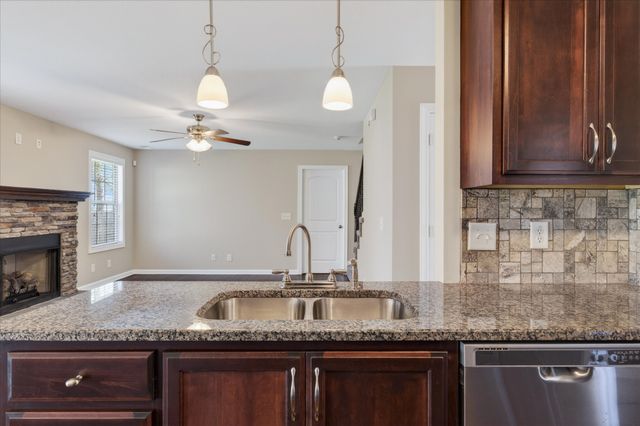 1193 Gentry Dr, Clarksville, TN 37043