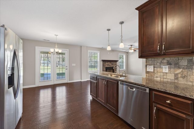 1193 Gentry Dr, Clarksville, TN 37043