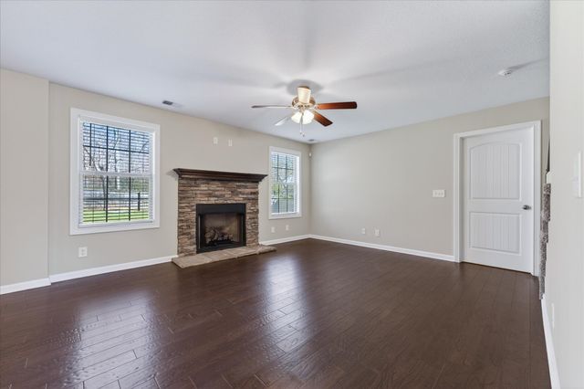 1193 Gentry Dr, Clarksville, TN 37043