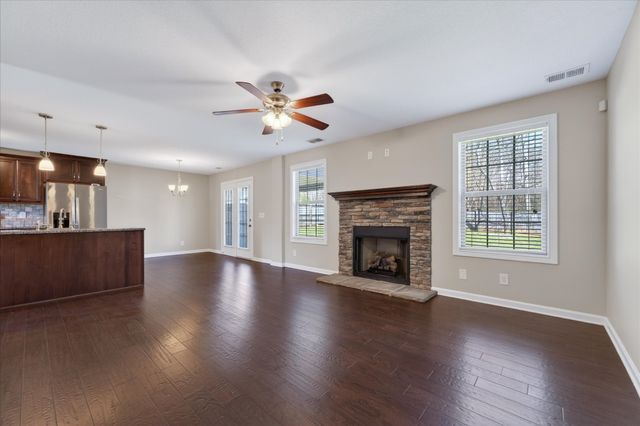 1193 Gentry Dr, Clarksville, TN 37043