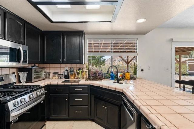 15984 Tinta Road, Apple Valley, CA 92307