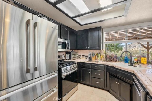 15984 Tinta Road, Apple Valley, CA 92307