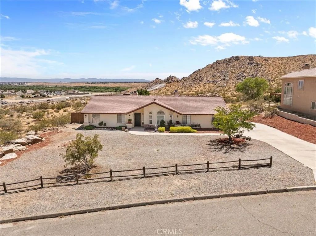 15984 Tinta Road, Apple Valley, CA 92307