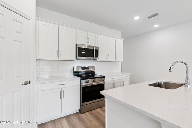 1244 HAMMOCK DUNES Drive, Jacksonville, FL 32221