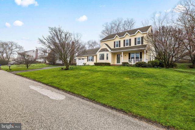 5 N SHAFFER DR, New Freedom, PA 17349