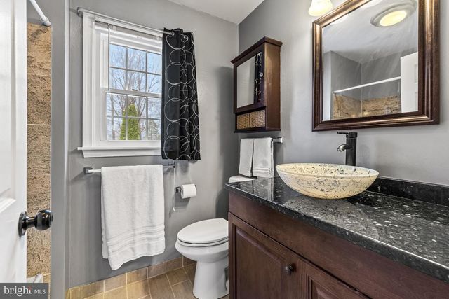 5 N SHAFFER DR, New Freedom, PA 17349