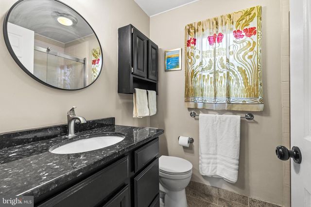 5 N SHAFFER DR, New Freedom, PA 17349