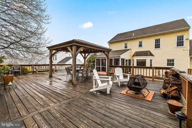 5 N SHAFFER DR, New Freedom, PA 17349