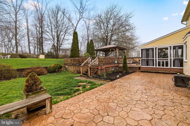 5 N SHAFFER DR, New Freedom, PA 17349