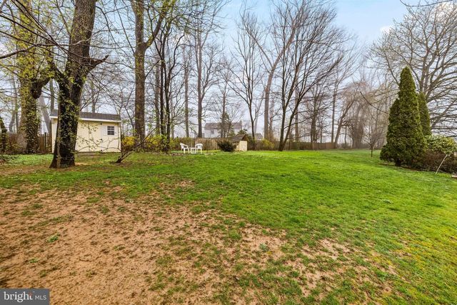 5 N SHAFFER DR, New Freedom, PA 17349