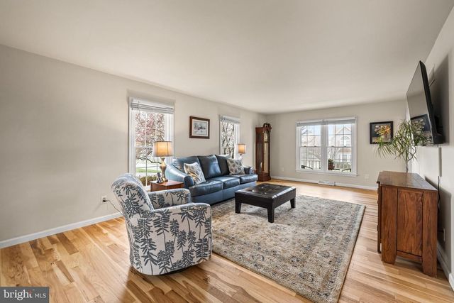 5 N SHAFFER DR, New Freedom, PA 17349