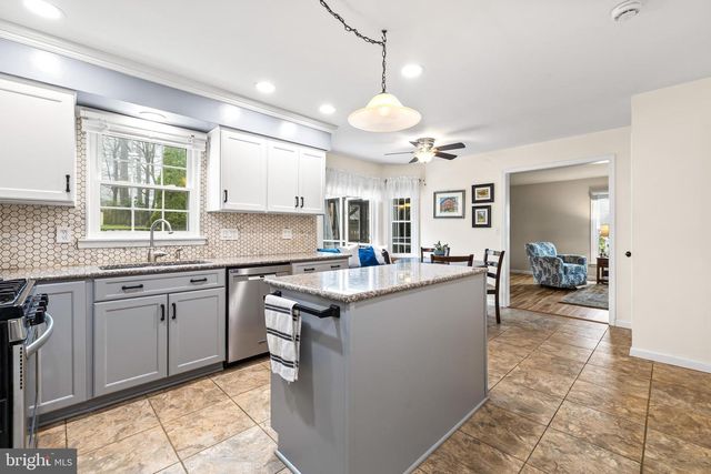 5 N SHAFFER DR, New Freedom, PA 17349