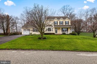 5 N SHAFFER DR, New Freedom, PA 17349