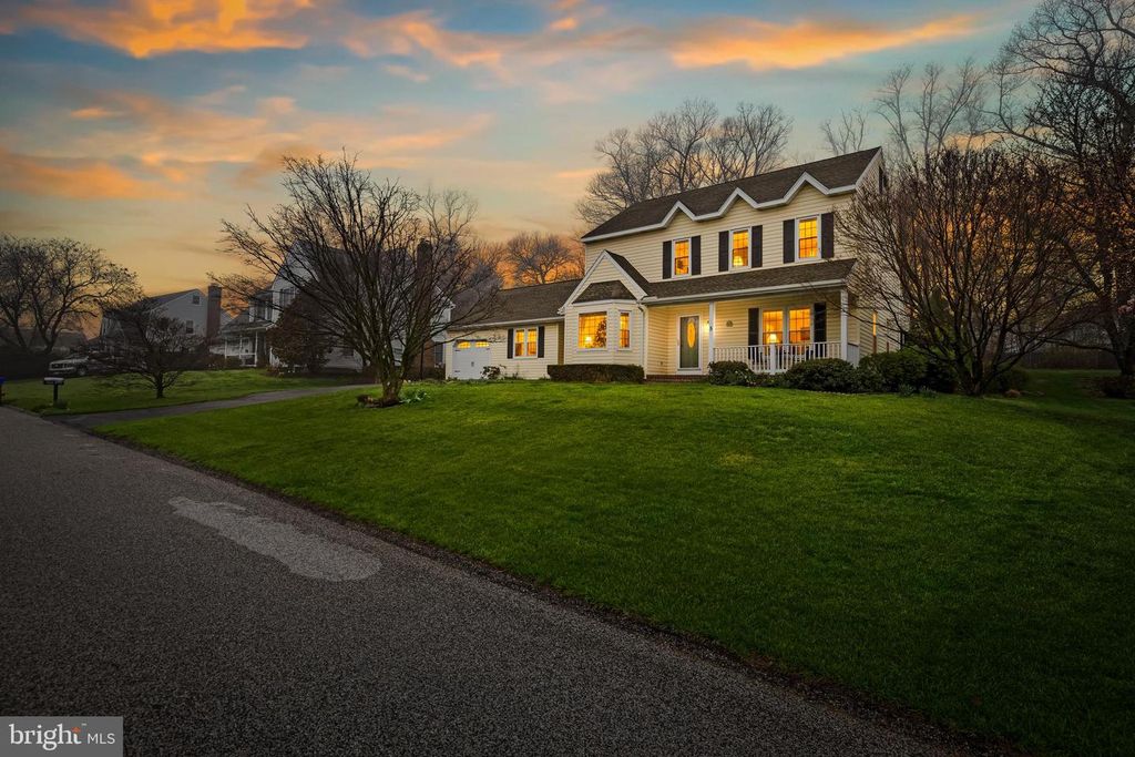 5 N SHAFFER DR, New Freedom, PA 17349