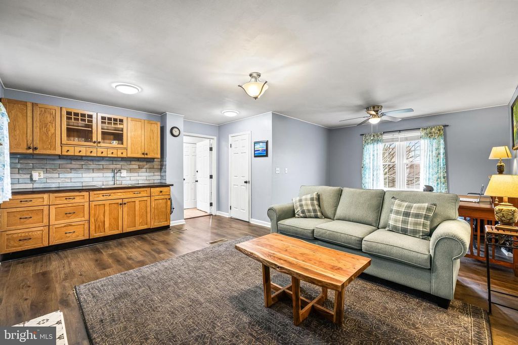 Image 13 of property listing at 5 N SHAFFER DR, New Freedom, PA 17349