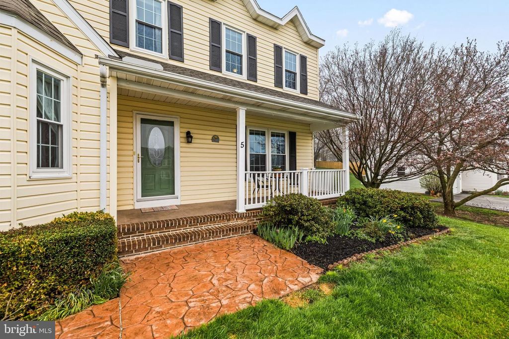 Image 3 of property listing at 5 N SHAFFER DR, New Freedom, PA 17349