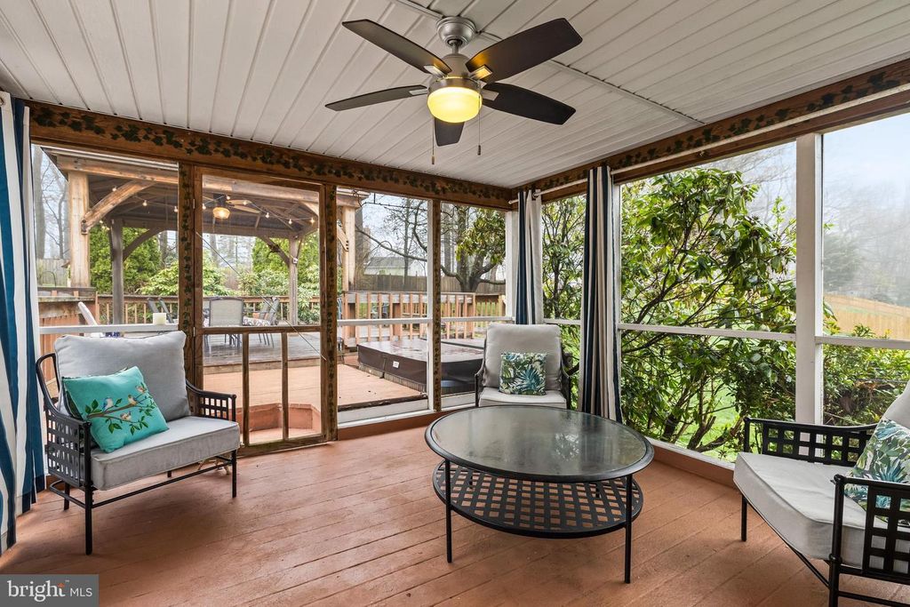 Image 34 of property listing at 5 N SHAFFER DR, New Freedom, PA 17349