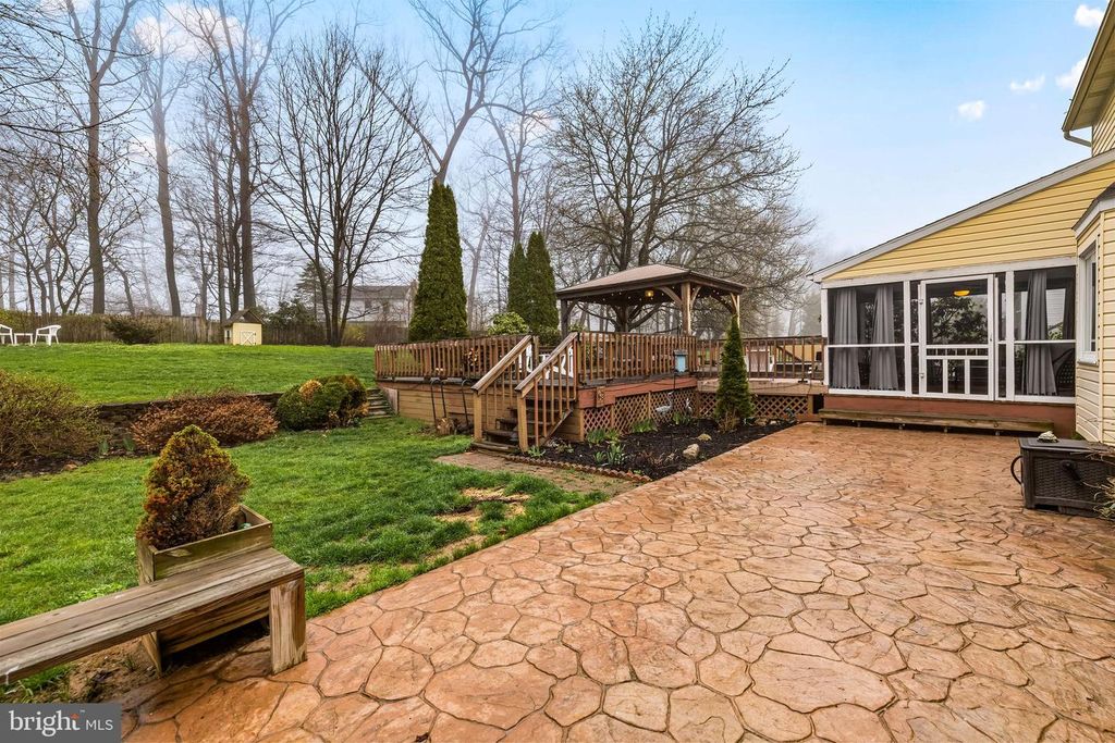 Image 41 of property listing at 5 N SHAFFER DR, New Freedom, PA 17349
