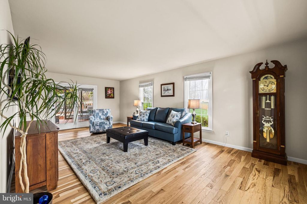 Image 5 of property listing at 5 N SHAFFER DR, New Freedom, PA 17349