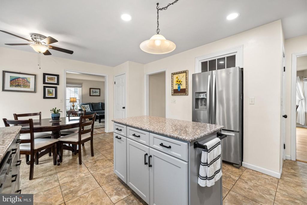 Image 8 of property listing at 5 N SHAFFER DR, New Freedom, PA 17349