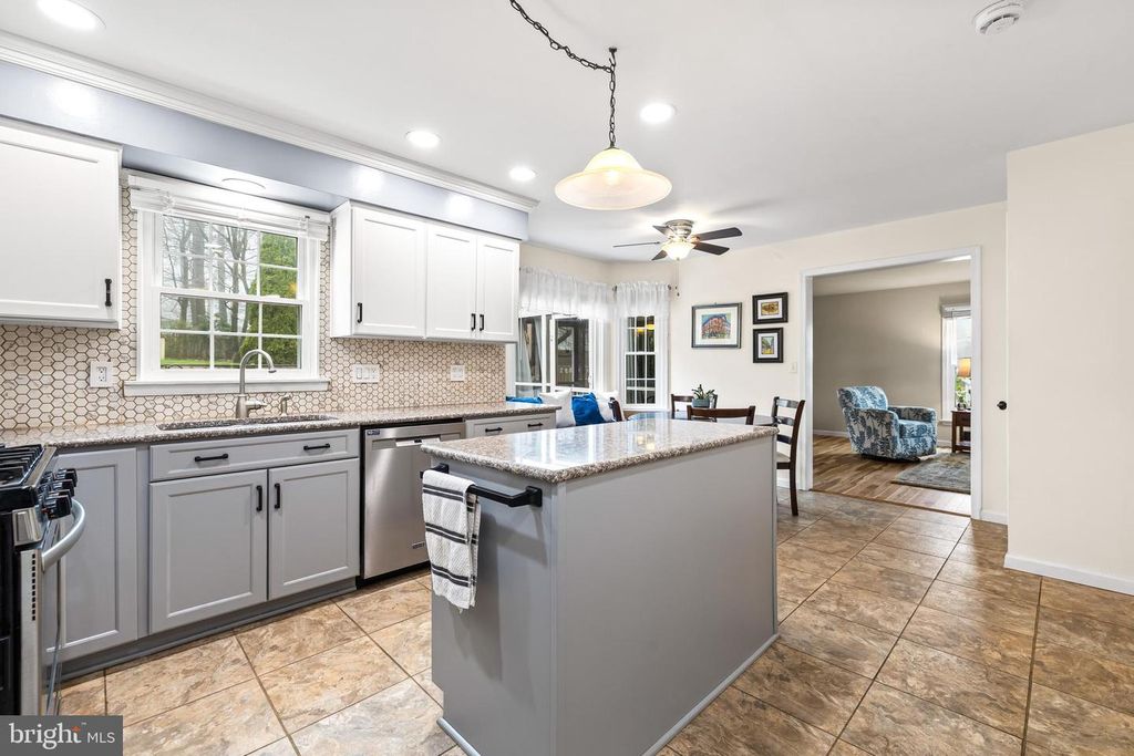 Image 9 of property listing at 5 N SHAFFER DR, New Freedom, PA 17349
