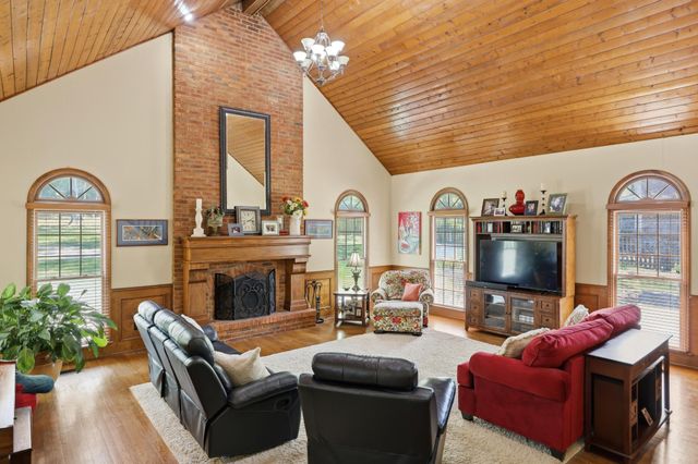 15 Middle Creek Road, Signal Mountain, TN 37377