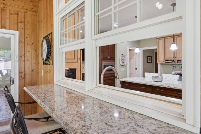 15 Middle Creek Road, Signal Mountain, TN 37377