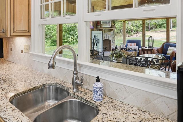 15 Middle Creek Road, Signal Mountain, TN 37377