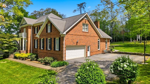 15 Middle Creek Road, Signal Mountain, TN 37377