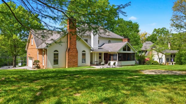 15 Middle Creek Road, Signal Mountain, TN 37377