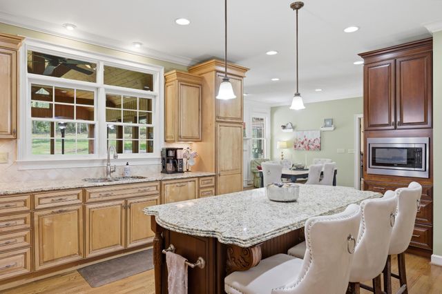 15 Middle Creek Road, Signal Mountain, TN 37377