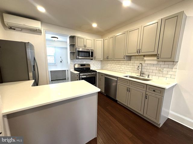 1320 CREASE ST, Philadelphia, PA 19125