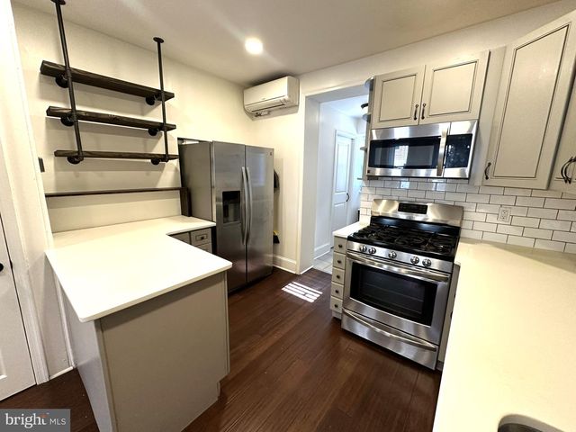 1320 CREASE ST, Philadelphia, PA 19125