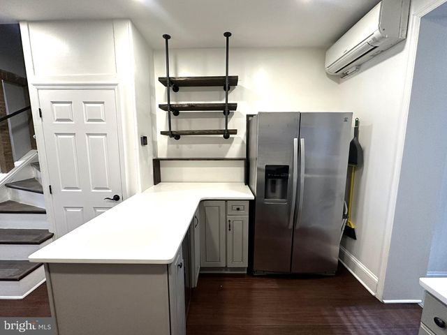 1320 CREASE ST, Philadelphia, PA 19125