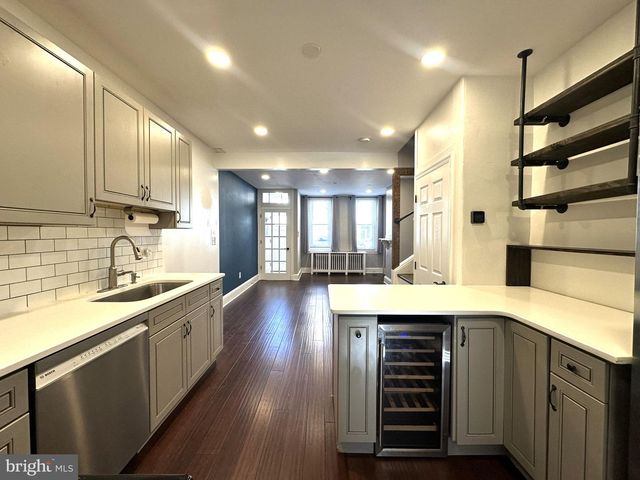 1320 CREASE ST, Philadelphia, PA 19125